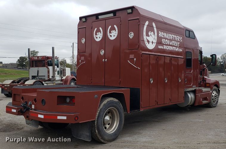 image for item ET9933 1999 Kenworth T600 utility truck