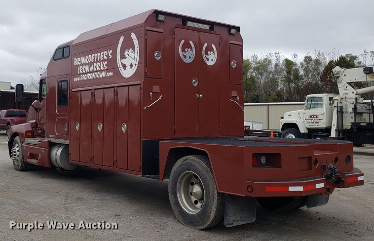 image for item ET9933 1999 Kenworth T600 utility truck