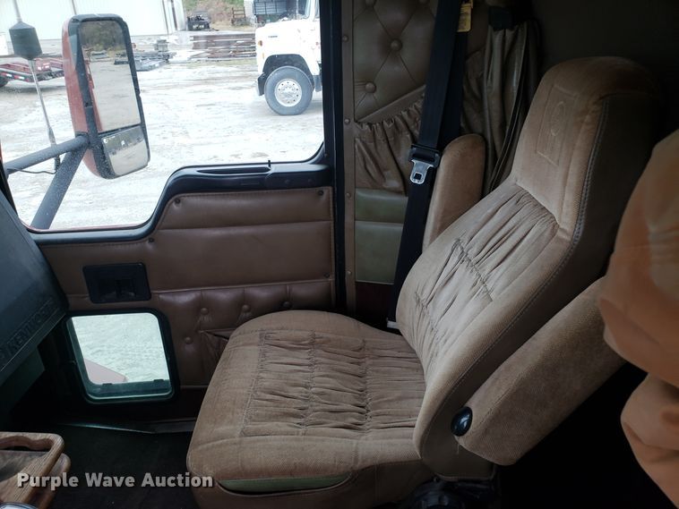 image for item ET9933 1999 Kenworth T600 utility truck