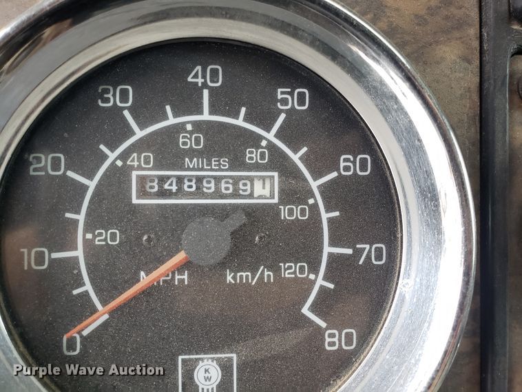 image for item ET9933 1999 Kenworth T600 utility truck