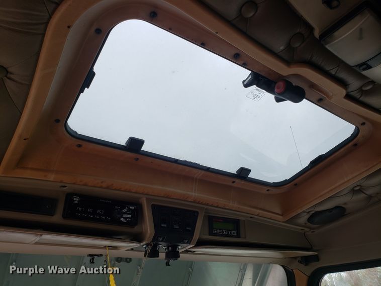 image for item ET9933 1999 Kenworth T600 utility truck