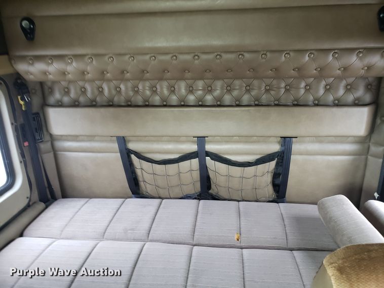 image for item ET9933 1999 Kenworth T600 utility truck