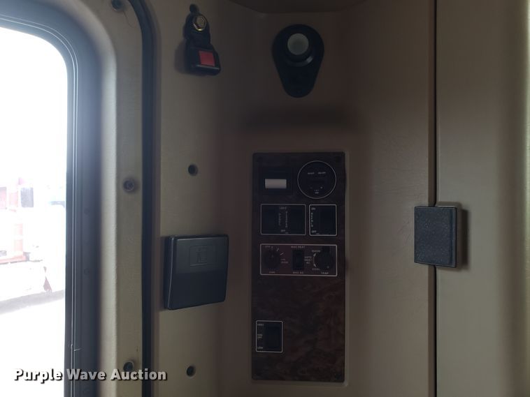 image for item ET9933 1999 Kenworth T600 utility truck