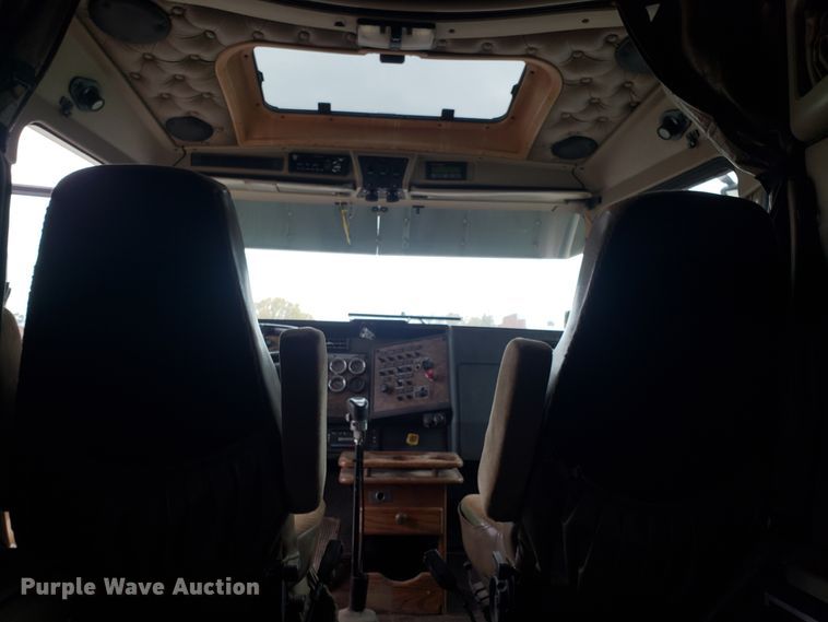 image for item ET9933 1999 Kenworth T600 utility truck