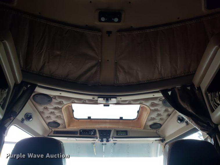 image for item ET9933 1999 Kenworth T600 utility truck