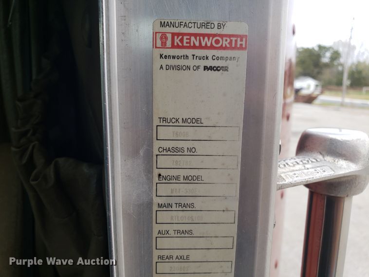 image for item ET9933 1999 Kenworth T600 utility truck