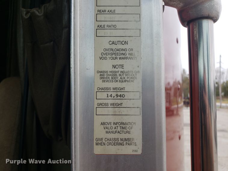 image for item ET9933 1999 Kenworth T600 utility truck