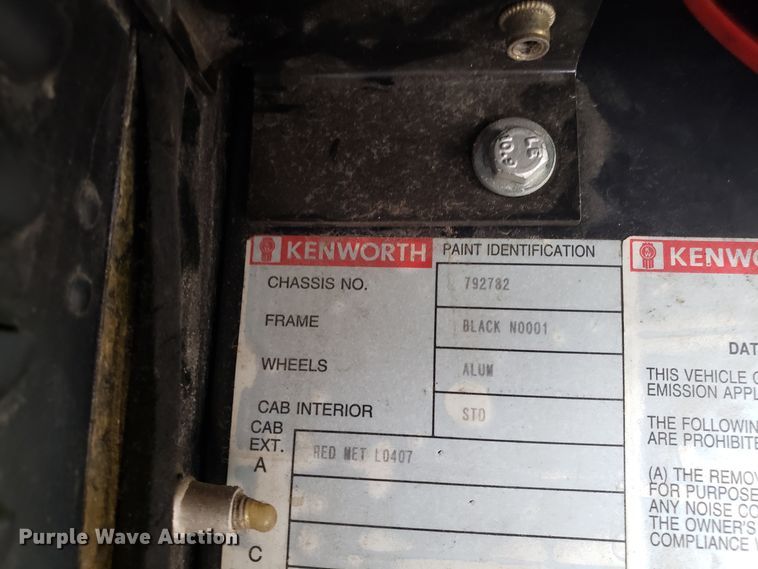 image for item ET9933 1999 Kenworth T600 utility truck