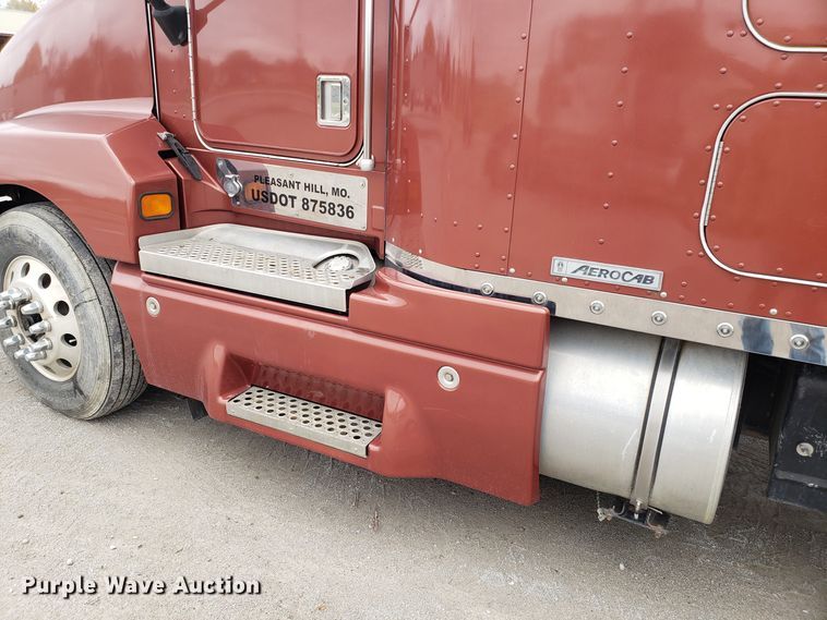 image for item ET9933 1999 Kenworth T600 utility truck