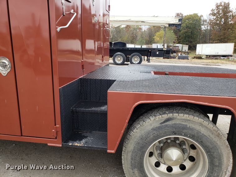 image for item ET9933 1999 Kenworth T600 utility truck