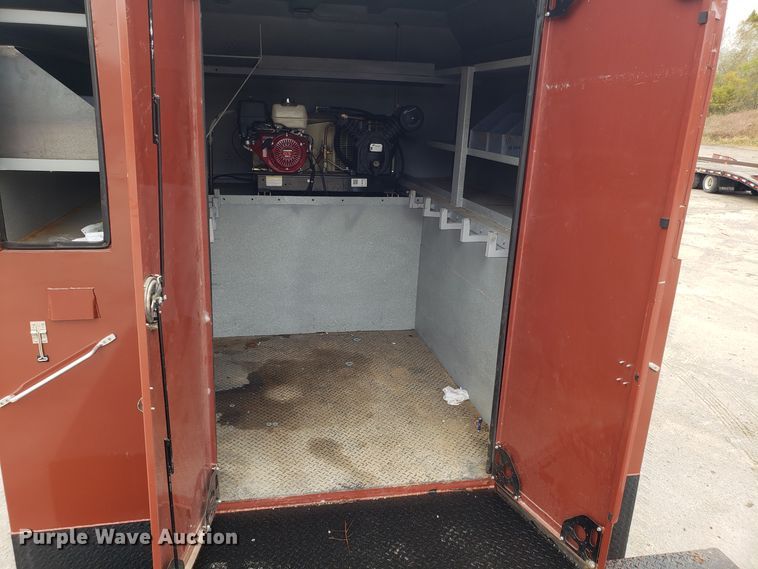 image for item ET9933 1999 Kenworth T600 utility truck