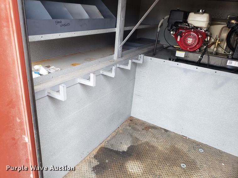 image for item ET9933 1999 Kenworth T600 utility truck