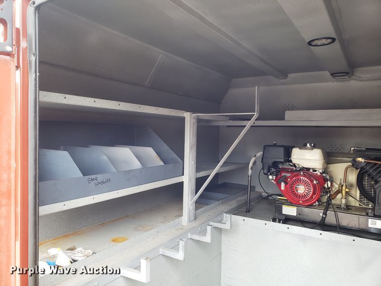 image for item ET9933 1999 Kenworth T600 utility truck