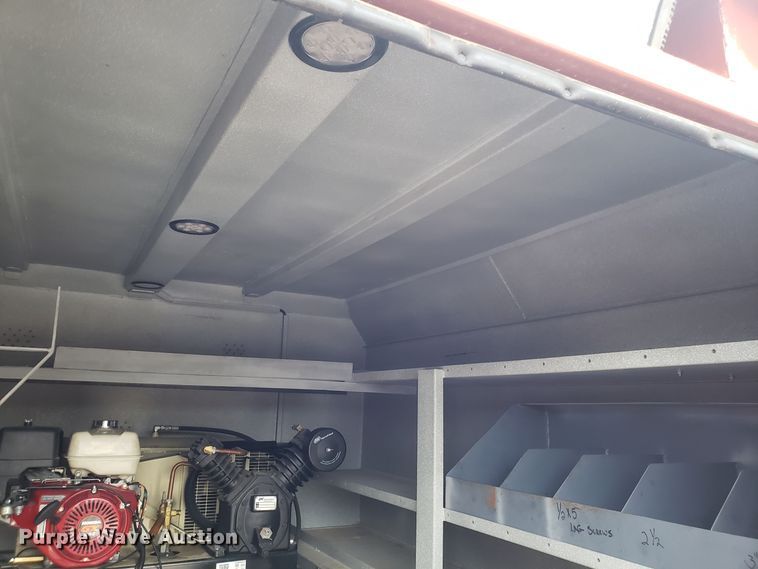 image for item ET9933 1999 Kenworth T600 utility truck