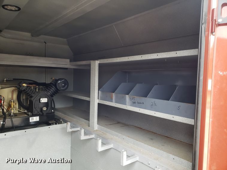 image for item ET9933 1999 Kenworth T600 utility truck