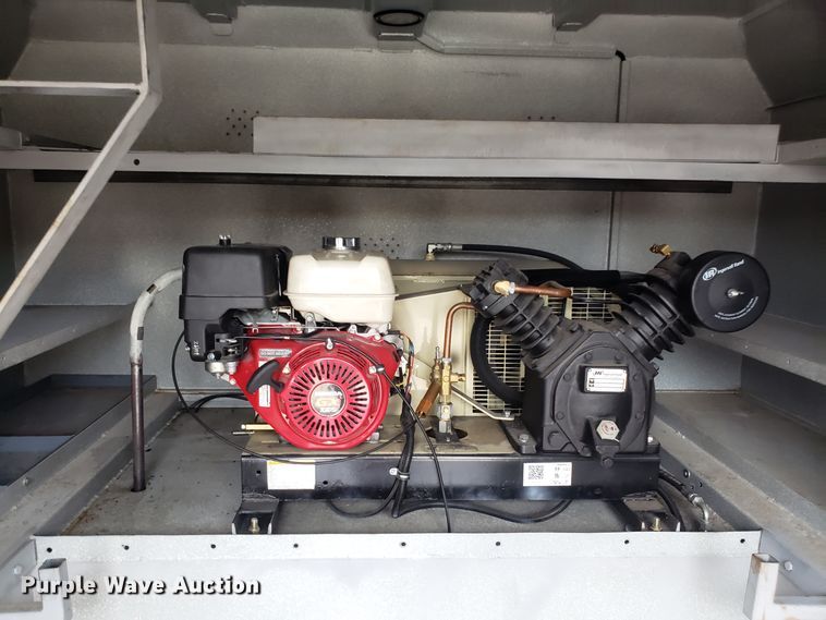 image for item ET9933 1999 Kenworth T600 utility truck