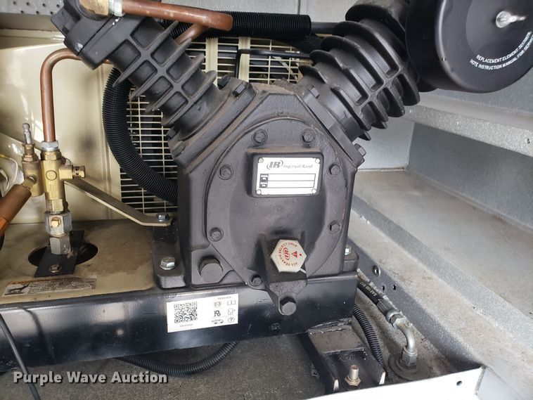 image for item ET9933 1999 Kenworth T600 utility truck