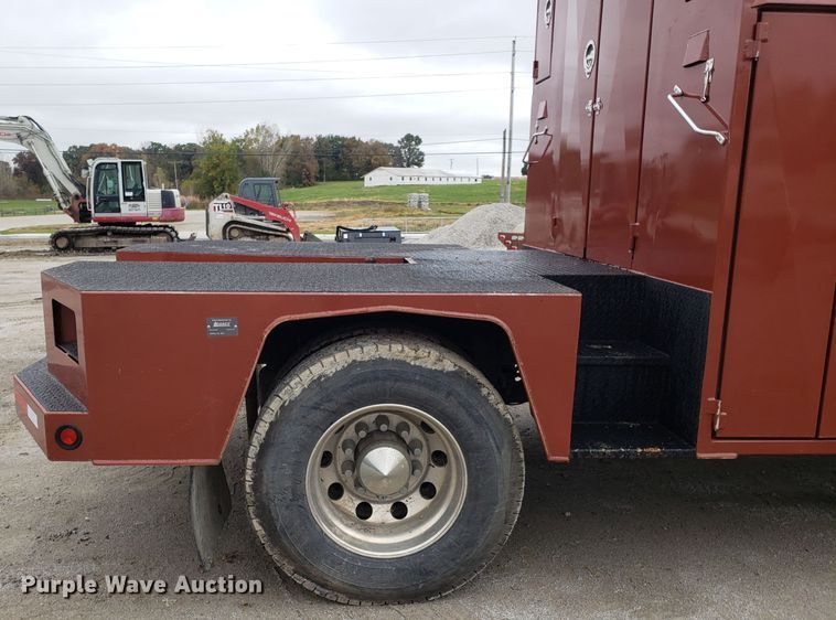 image for item ET9933 1999 Kenworth T600 utility truck