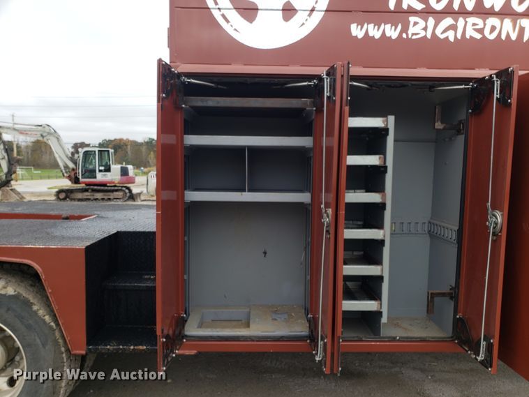 image for item ET9933 1999 Kenworth T600 utility truck