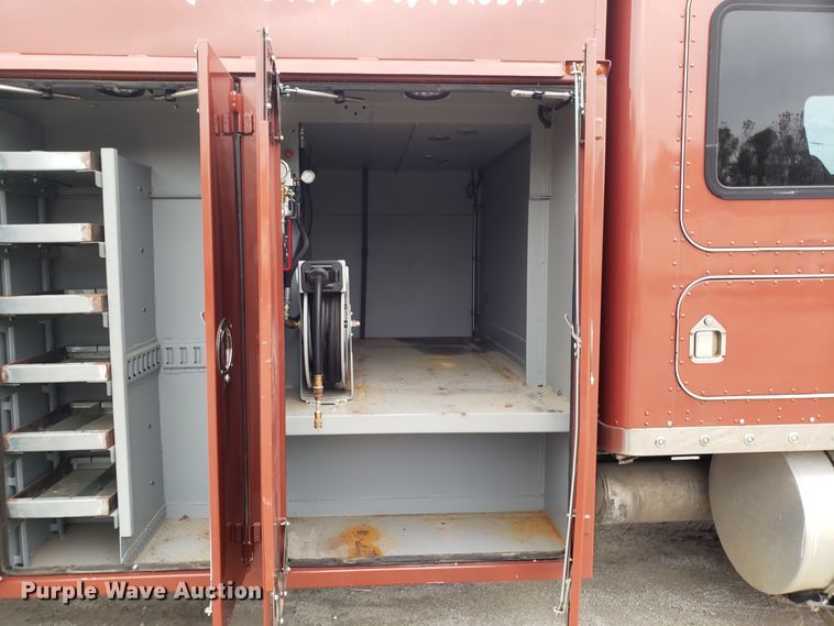 image for item ET9933 1999 Kenworth T600 utility truck