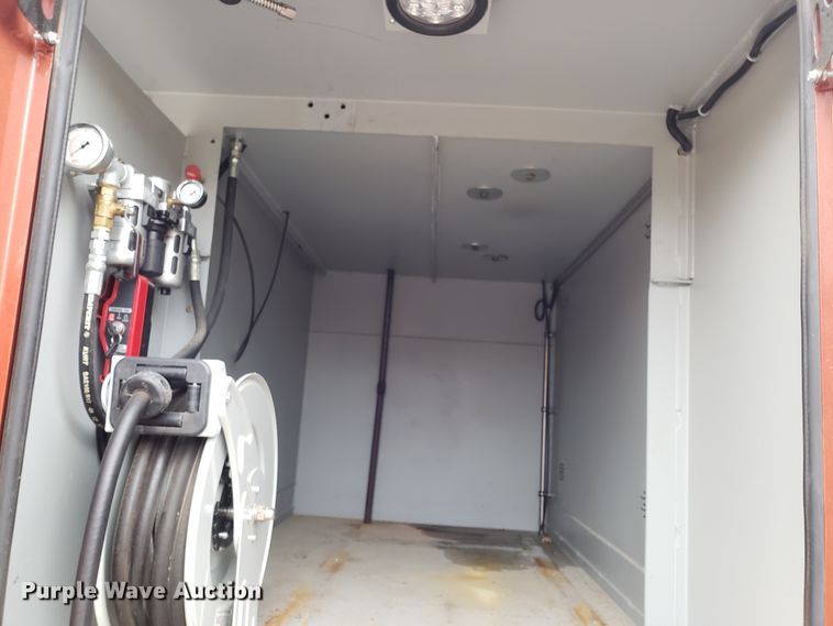 image for item ET9933 1999 Kenworth T600 utility truck