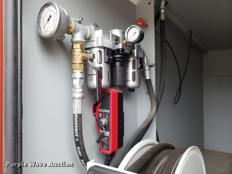 image for item ET9933 1999 Kenworth T600 utility truck