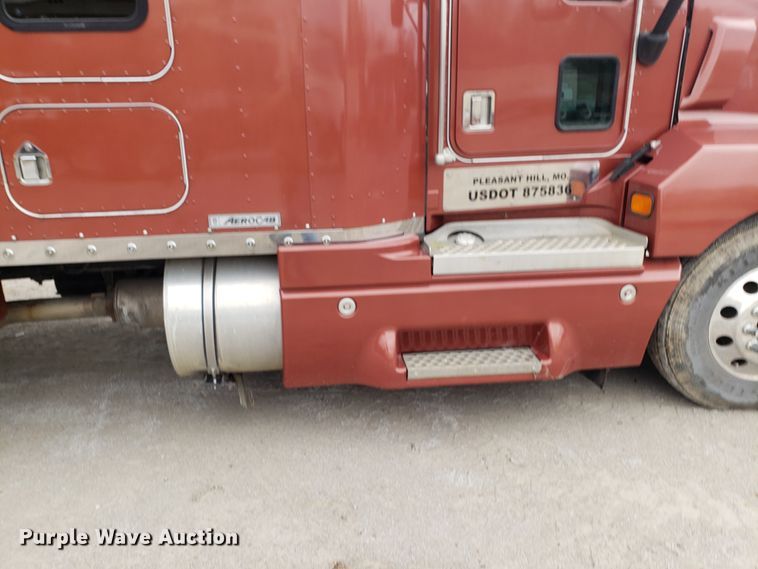 image for item ET9933 1999 Kenworth T600 utility truck