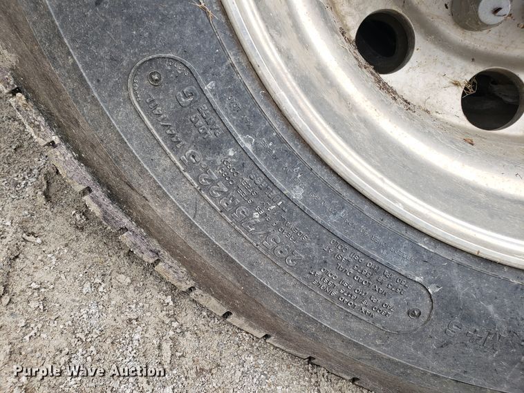 image for item ET9933 1999 Kenworth T600 utility truck