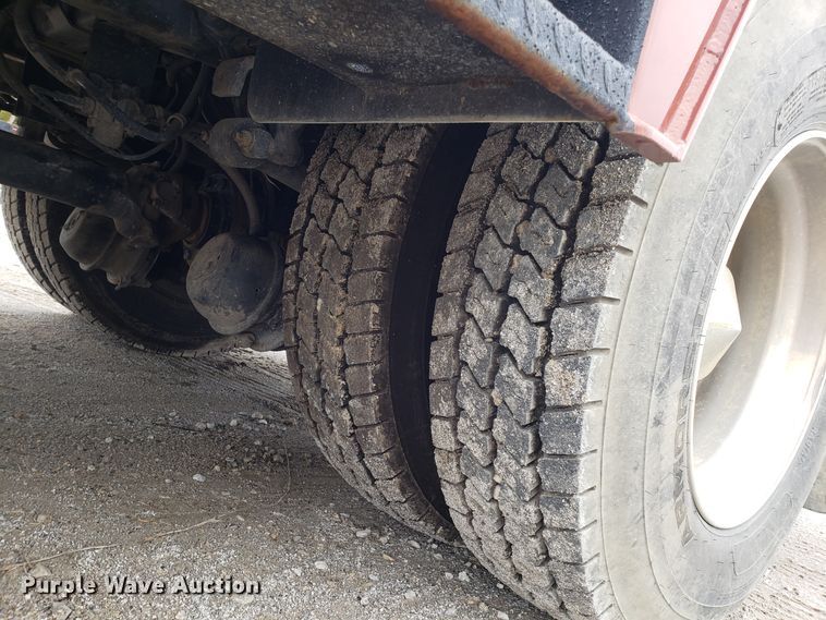 image for item ET9933 1999 Kenworth T600 utility truck