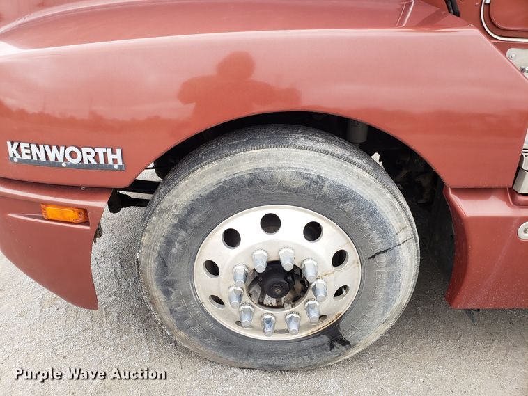 image for item ET9933 1999 Kenworth T600 utility truck