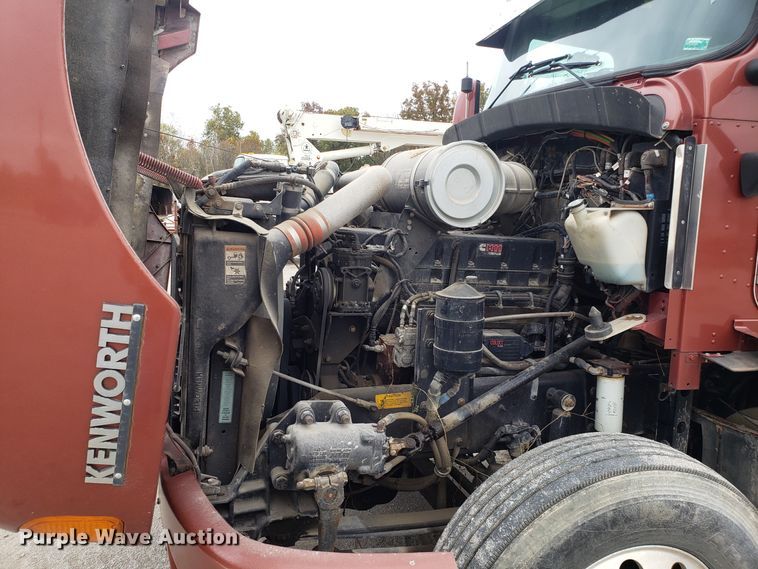 image for item ET9933 1999 Kenworth T600 utility truck