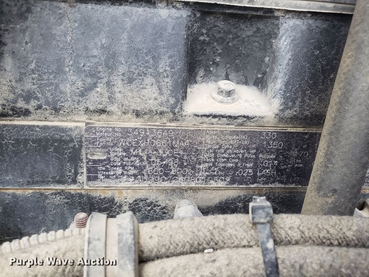 image for item ET9933 1999 Kenworth T600 utility truck