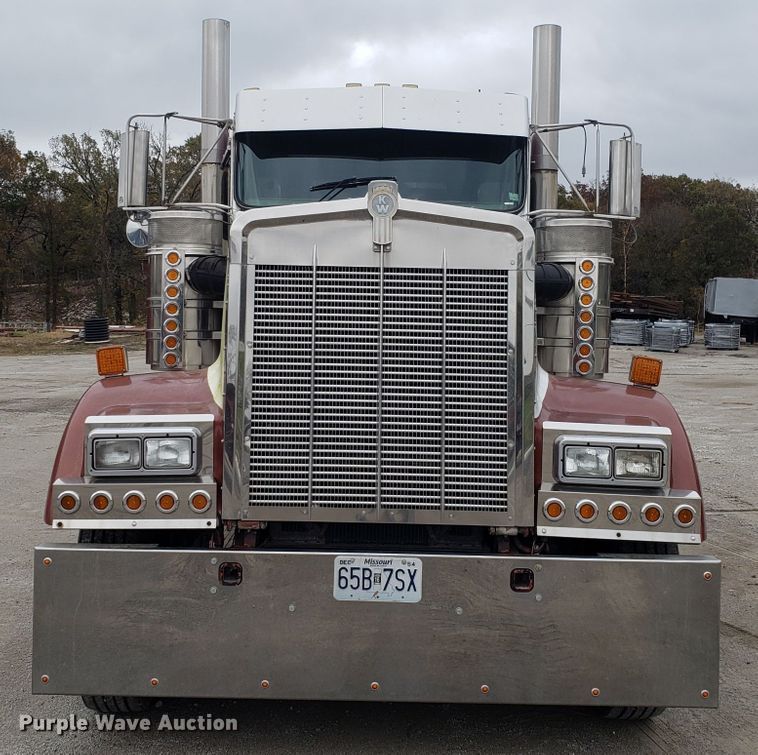 image for item ET9934 1999 Kenworth W900 semi truck