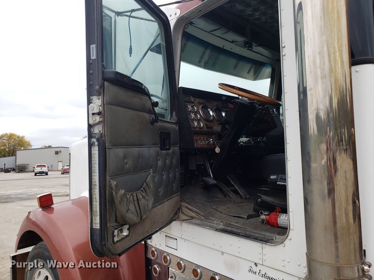 image for item ET9934 1999 Kenworth W900 semi truck