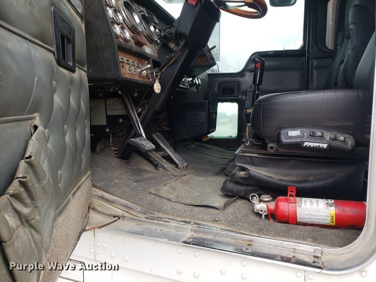 image for item ET9934 1999 Kenworth W900 semi truck