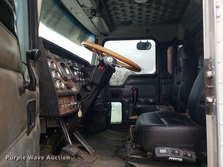 image for item ET9934 1999 Kenworth W900 semi truck