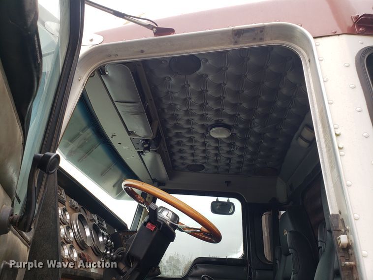 image for item ET9934 1999 Kenworth W900 semi truck