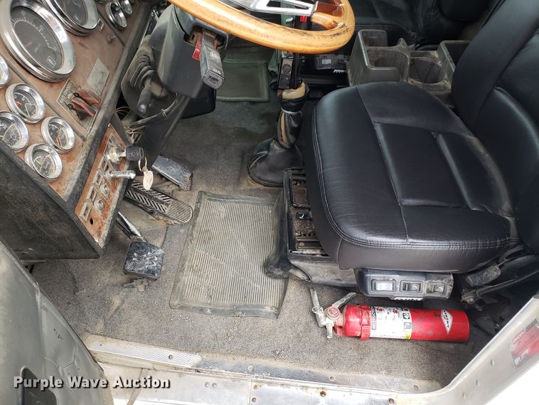 image for item ET9934 1999 Kenworth W900 semi truck