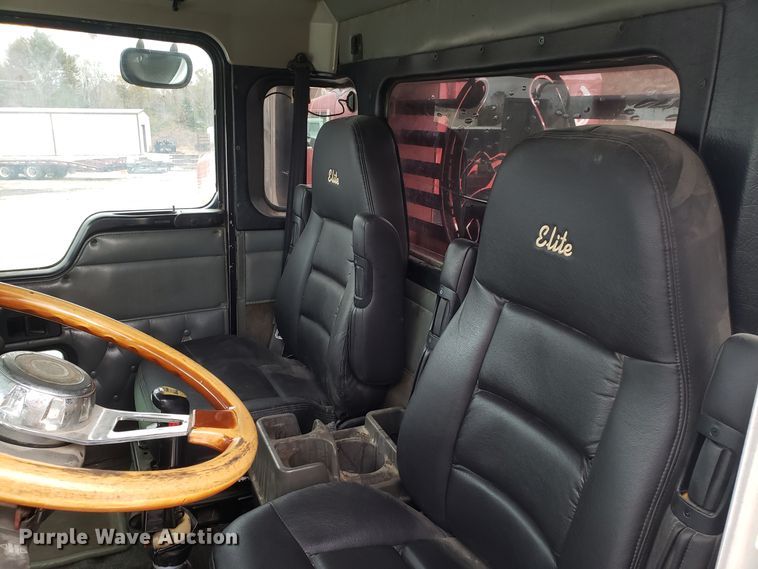 image for item ET9934 1999 Kenworth W900 semi truck