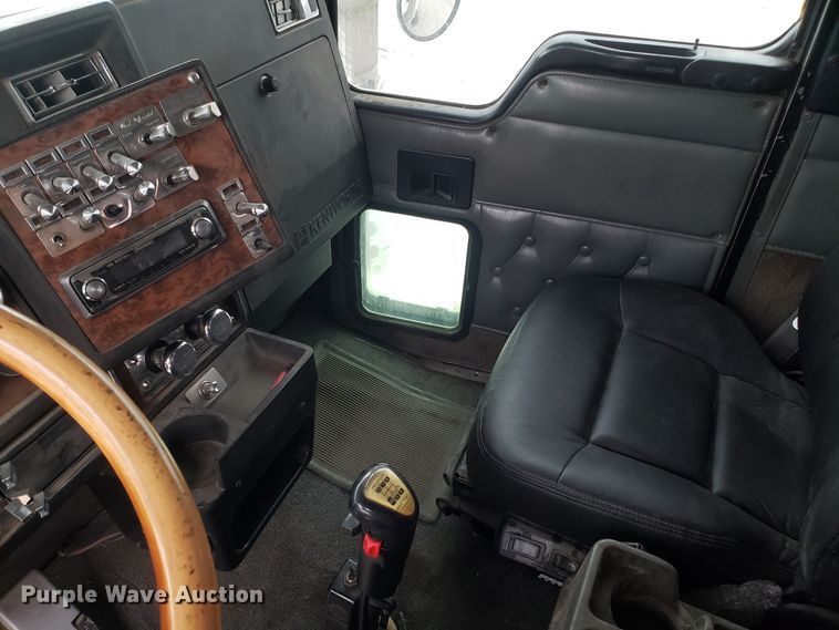 image for item ET9934 1999 Kenworth W900 semi truck