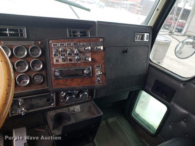 image for item ET9934 1999 Kenworth W900 semi truck