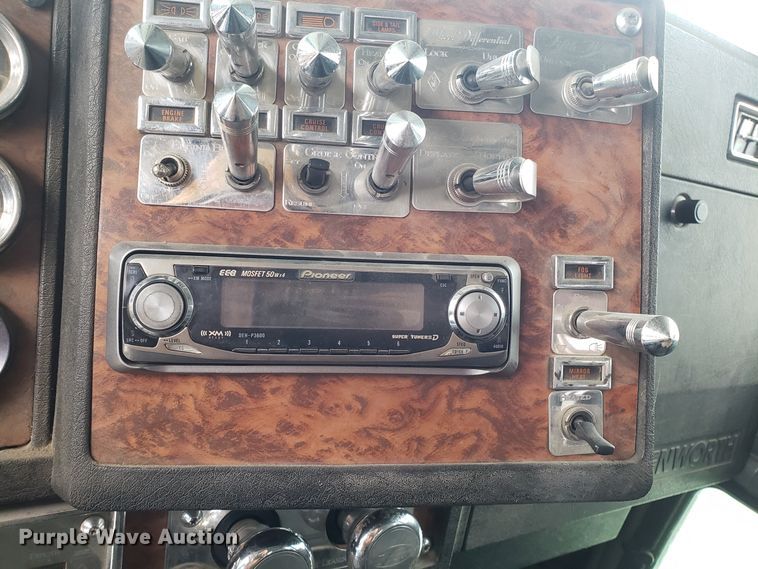 image for item ET9934 1999 Kenworth W900 semi truck