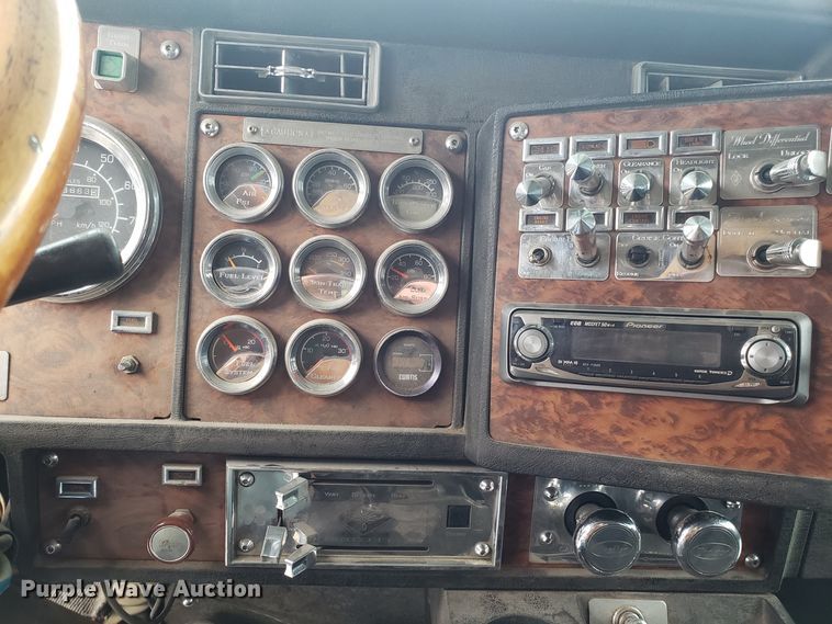 image for item ET9934 1999 Kenworth W900 semi truck