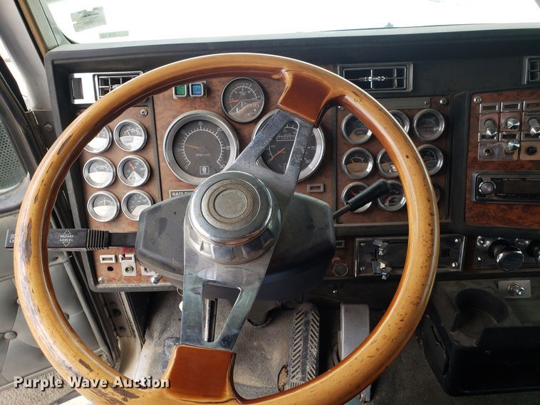 image for item ET9934 1999 Kenworth W900 semi truck