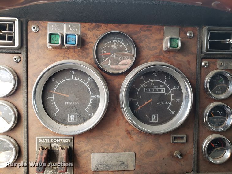 image for item ET9934 1999 Kenworth W900 semi truck