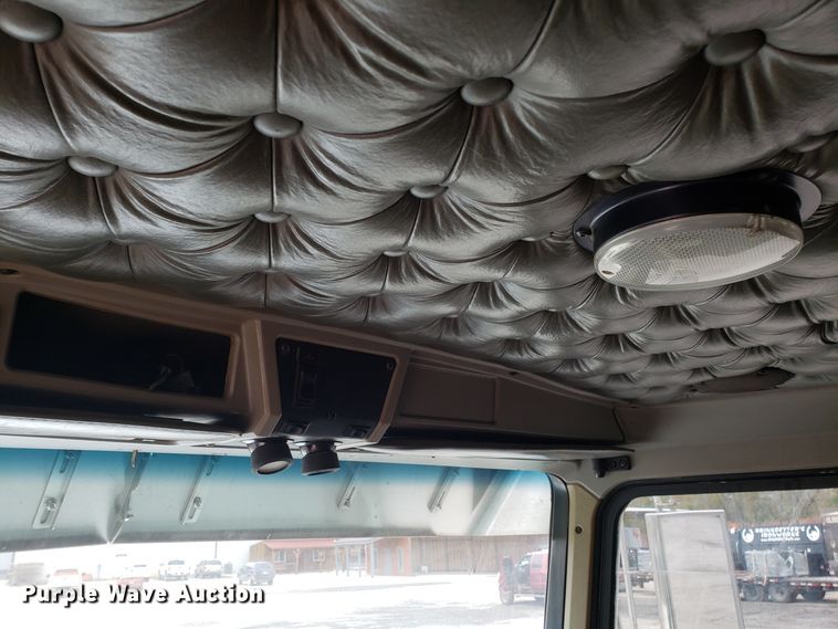 image for item ET9934 1999 Kenworth W900 semi truck