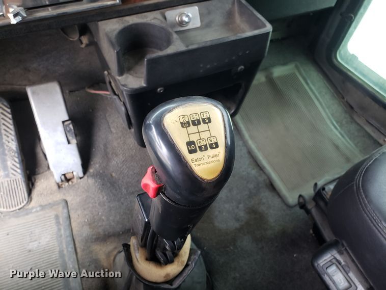 image for item ET9934 1999 Kenworth W900 semi truck