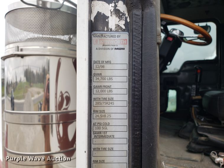 image for item ET9934 1999 Kenworth W900 semi truck