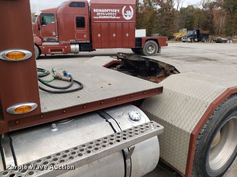 image for item ET9934 1999 Kenworth W900 semi truck