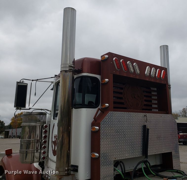 image for item ET9934 1999 Kenworth W900 semi truck